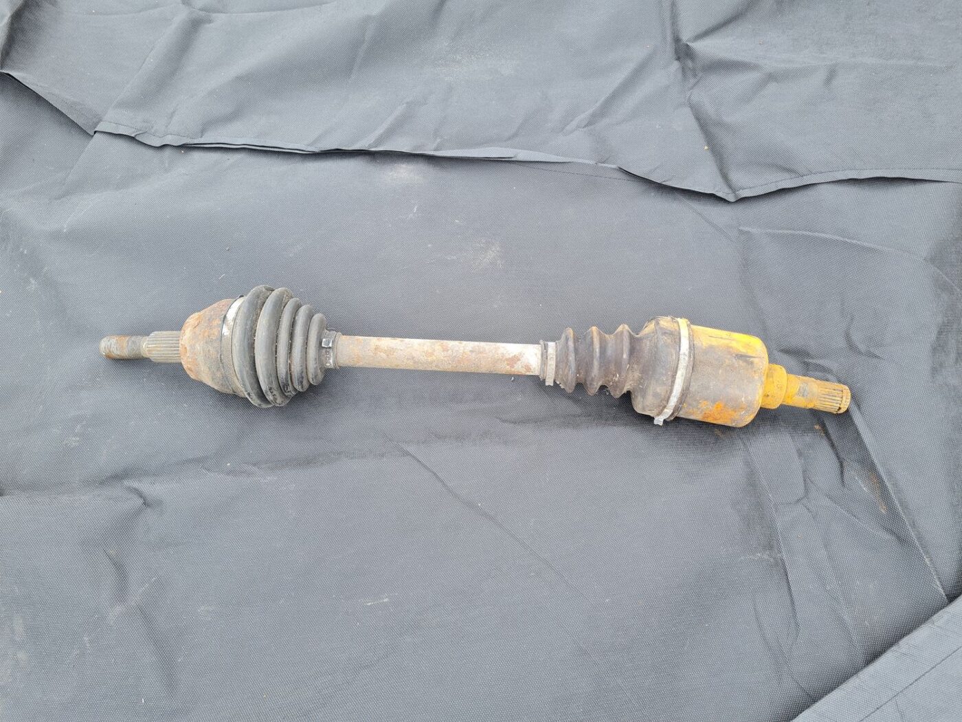 Pusass priekšējā kreisā priekš FORD C-MAX 2011 1 Pusass priekšējā kreisā priekš FORD C-MAX 2011