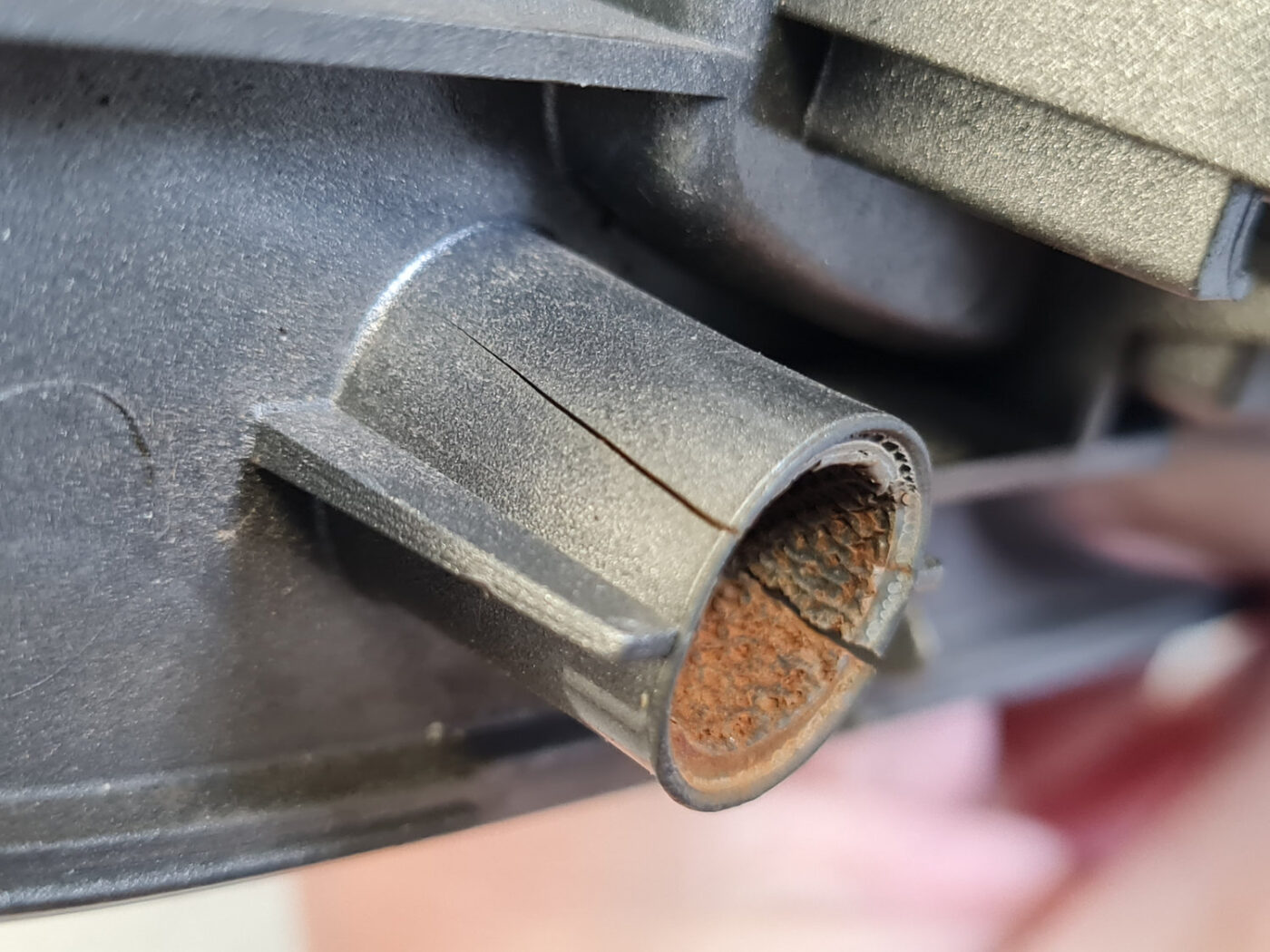 Aizmugurējais kreisais durvju rokturis priekš NISSAN X-TRAIL 2002