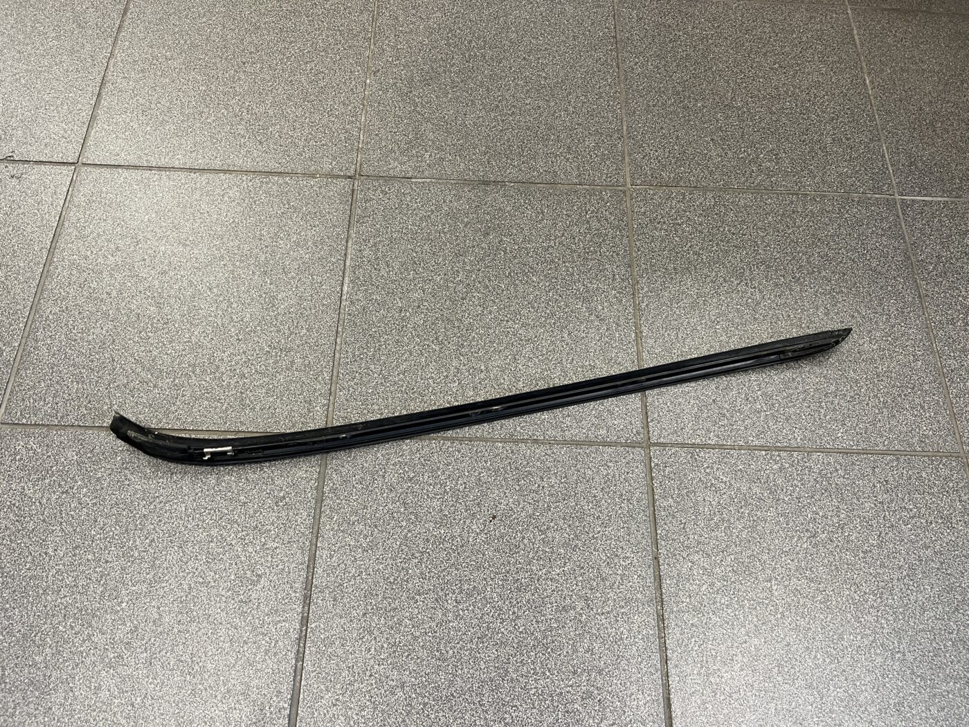 Vējstikla moldings priekš BMW 318D E91 2008 TOURING 2 Vējstikla moldings priekš BMW 318D E91 2008 TOURING