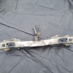 Priekšējā radiatora rāmja augšēja daļa priekš TOYOTA COROLLA VERSO 2005