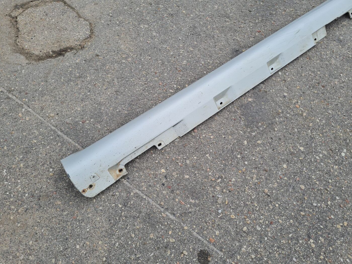 Ārēja sliekšņa kreisa uzlika priekš TOYOTA COROLLA VERSO 2005 6 Ārēja sliekšņa kreisa uzlika priekš TOYOTA COROLLA VERSO 2005