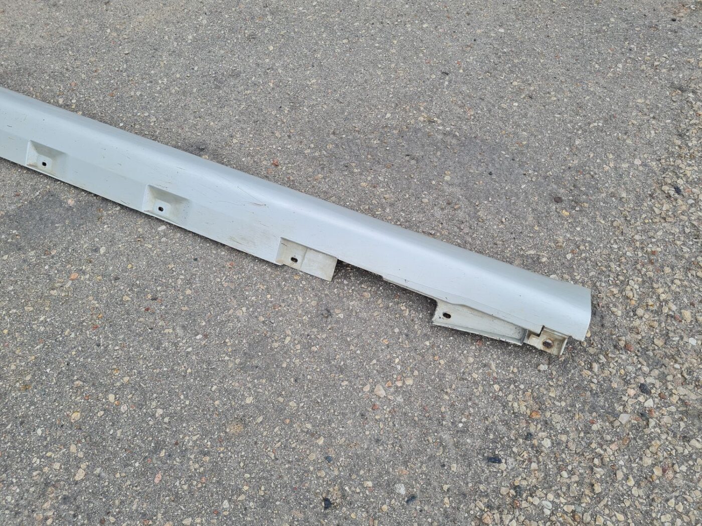 Ārēja sliekšņa kreisa uzlika priekš TOYOTA COROLLA VERSO 2005 5 Ārēja sliekšņa kreisa uzlika priekš TOYOTA COROLLA VERSO 2005