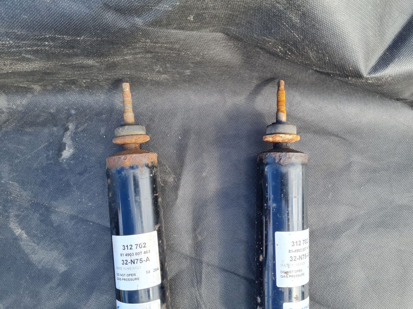 Priekšējais amortizators priekš JEEP GRAND CHEROKEE 2004 3 Priekšējais amortizators priekš JEEP GRAND CHEROKEE 2004