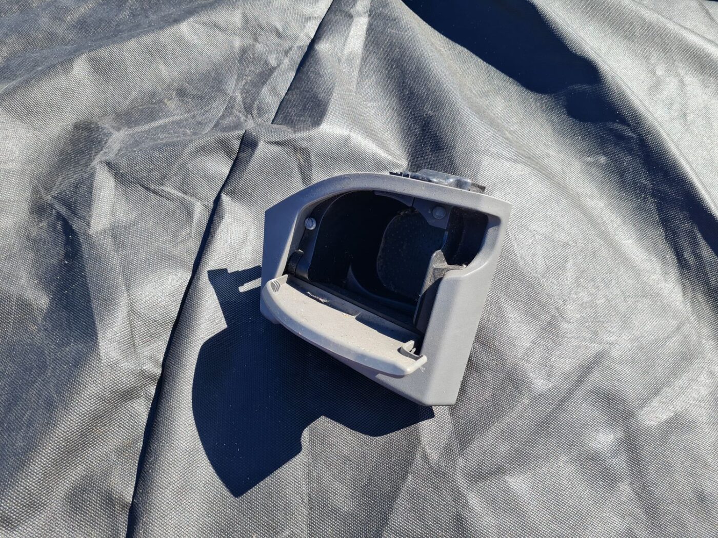 Krūzes turētājs priekš NISSAN X-TRAIL 2008 2 Krūzes turētājs priekš NISSAN X-TRAIL 2008