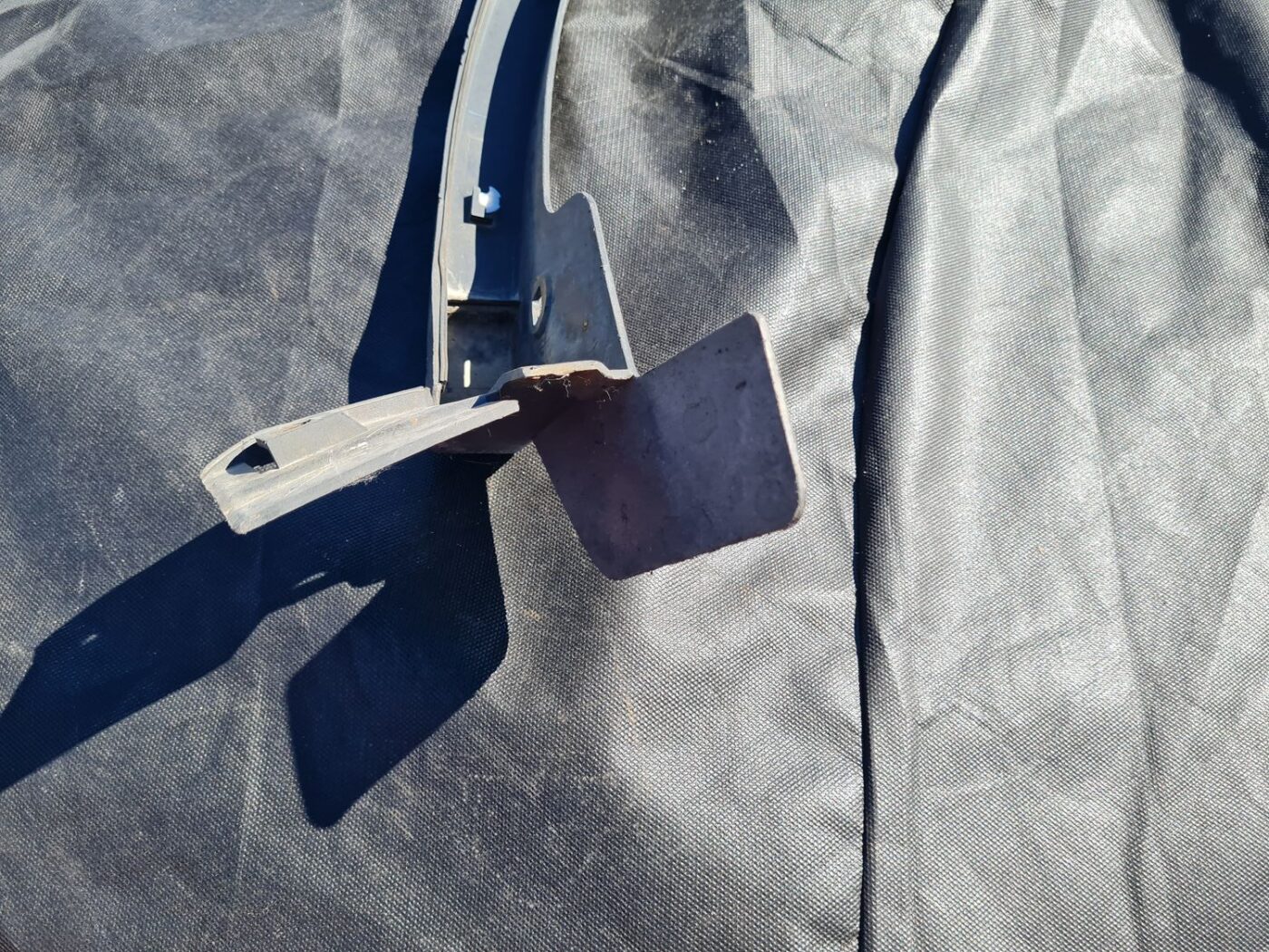 Aizmugurēja spārna uzlika (moldings) priekš NISSAN X-TRAIL 2008 5 Aizmugurēja spārna uzlika (moldings) priekš NISSAN X-TRAIL 2008