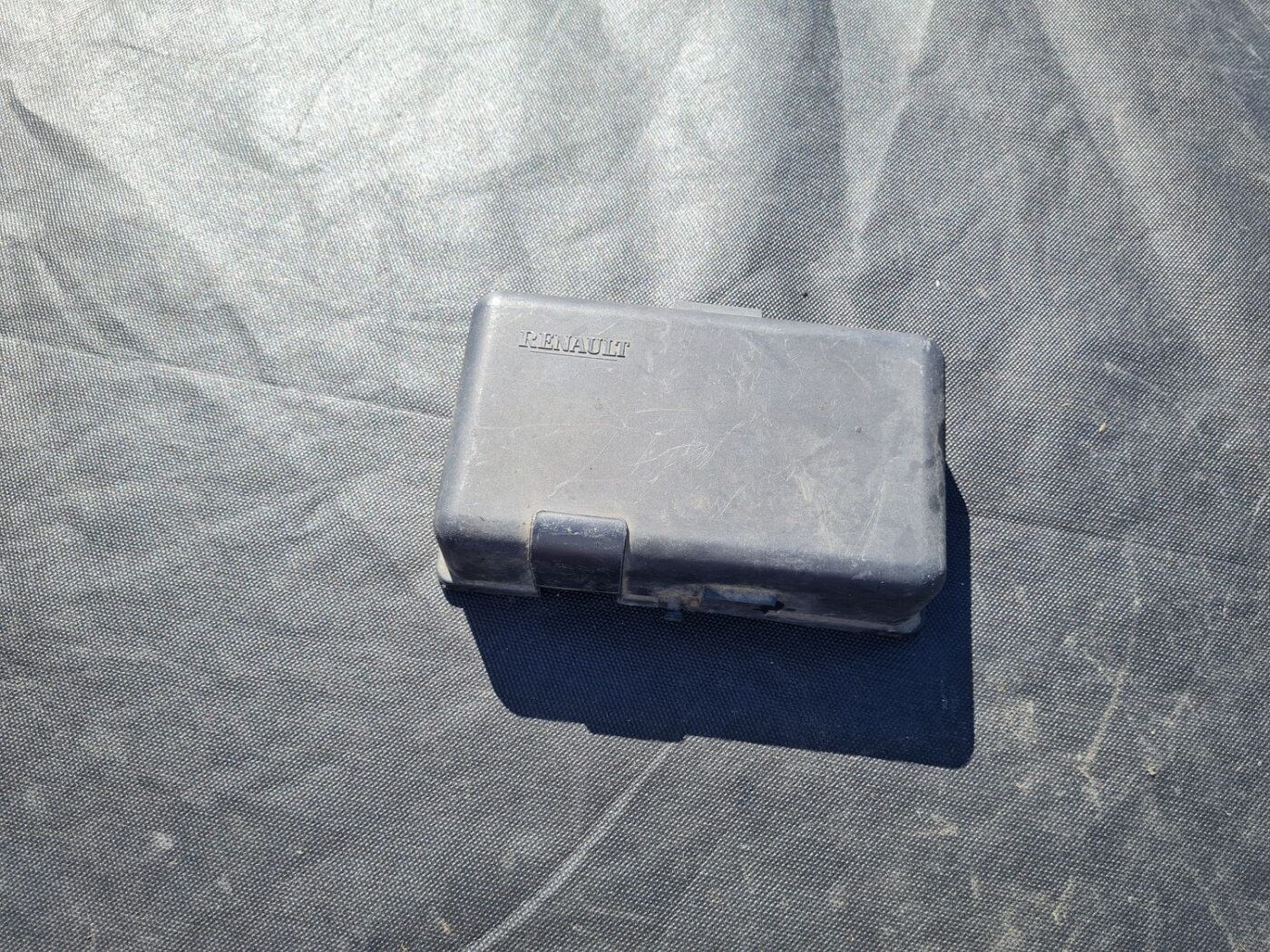 Drošinātāju kārbas korpusa vāks priekš RENAULT ESPACE IV 2006