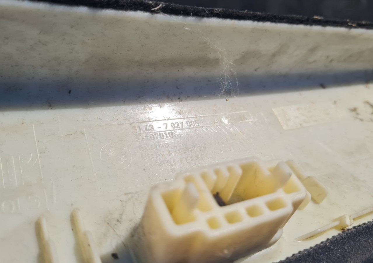 Priekšējas salona statnes apdare priekš BMW 525 E60 2006 BLACK