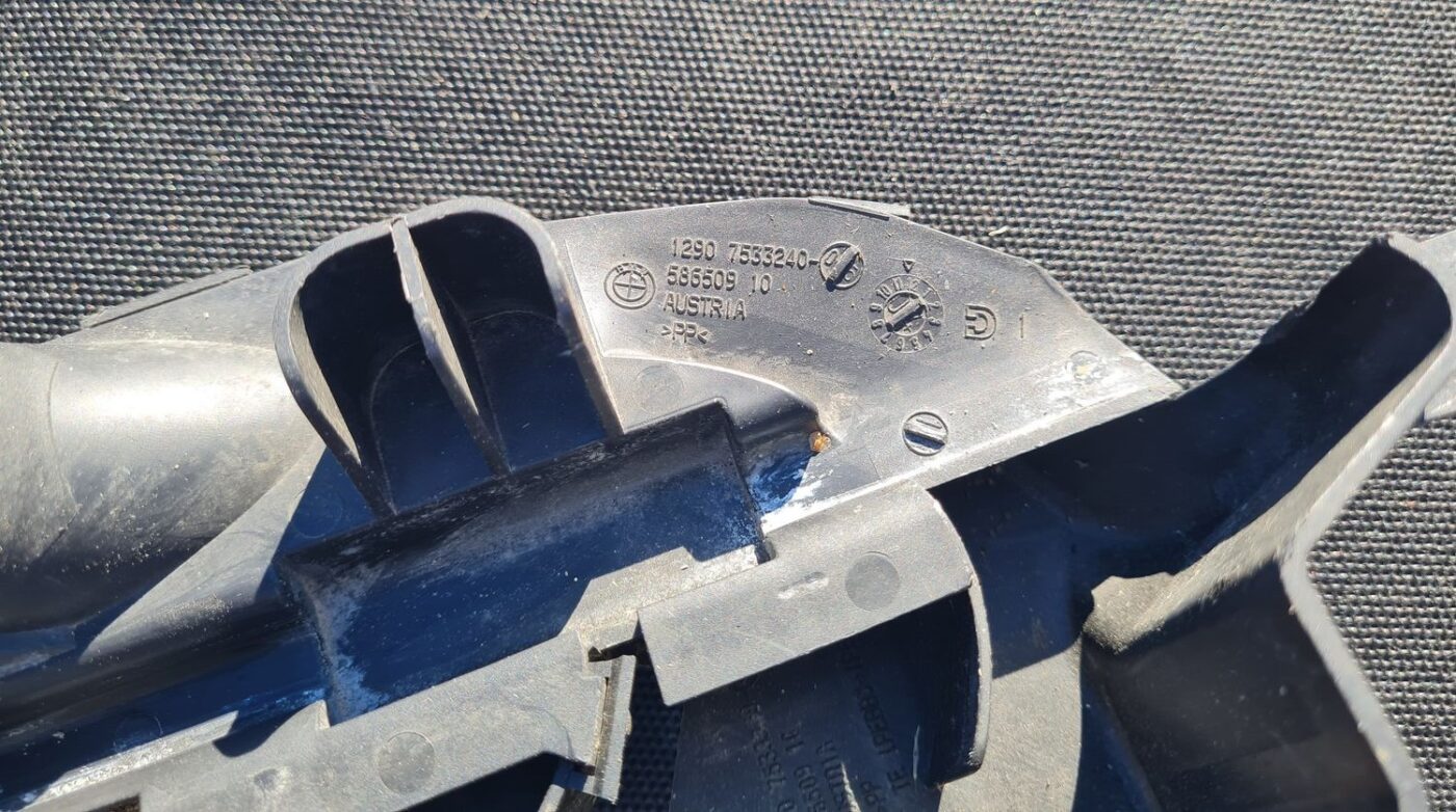 Dzinēja vadības bloka ventilātors priekš BMW 525 E60 2006 BLACK 2 Dzinēja vadības bloka ventilātors priekš BMW 525 E60 2006 BLACK