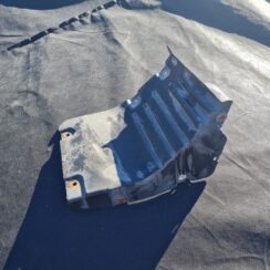 Priekšējais labais dubļu aizsargs priekš BMW 525 E60 2006 BLACK