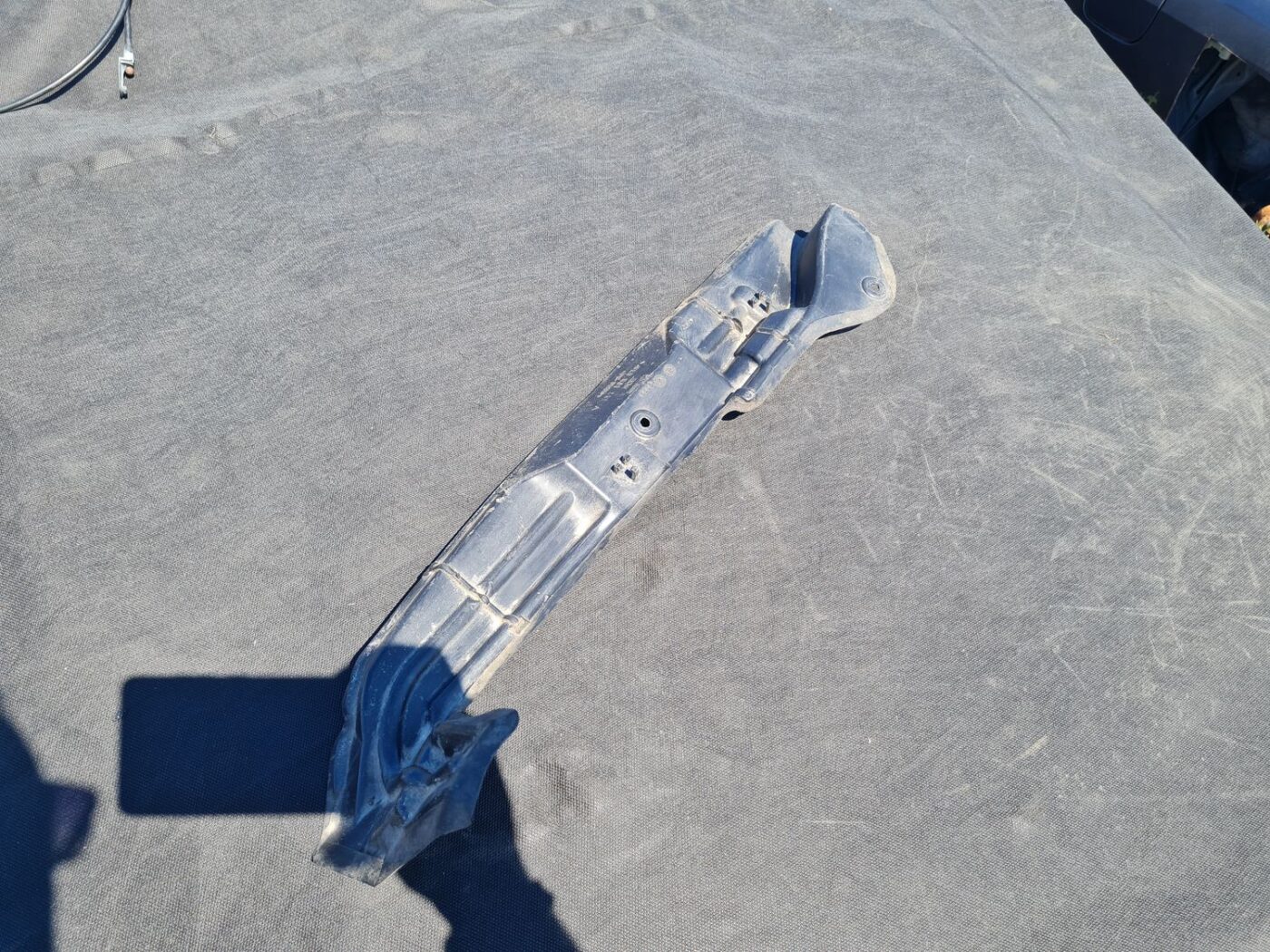 Ieliktņis starp spārnu un durvīm priekš AUDI A4 AVANT 2004 2 Ieliktņis starp spārnu un durvīm priekš AUDI A4 AVANT 2004