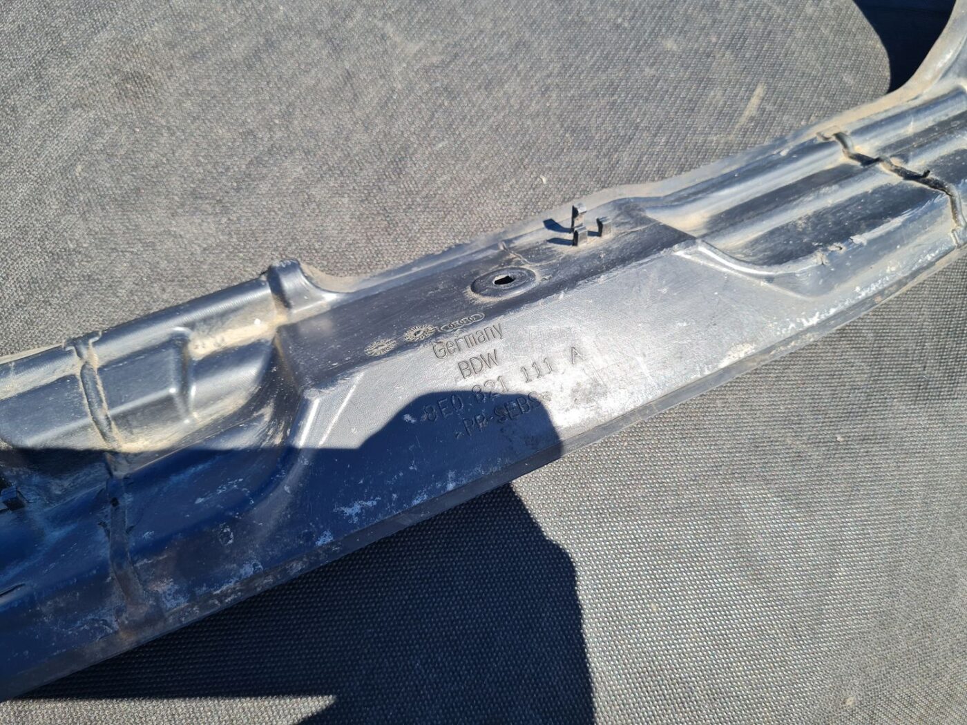 Ieliktņis starp spārnu un durvīm priekš AUDI A4 AVANT 2004 3 Ieliktņis starp spārnu un durvīm priekš AUDI A4 AVANT 2004