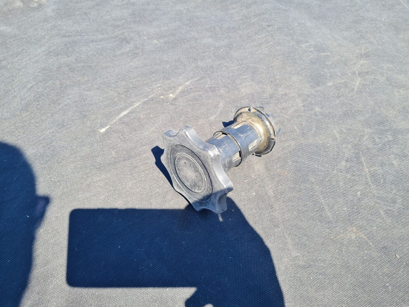 Rezerves riteņa stiprinājums priekš AUDI A4 AVANT 2004 1 Rezerves riteņa stiprinājums priekš AUDI A4 AVANT 2004