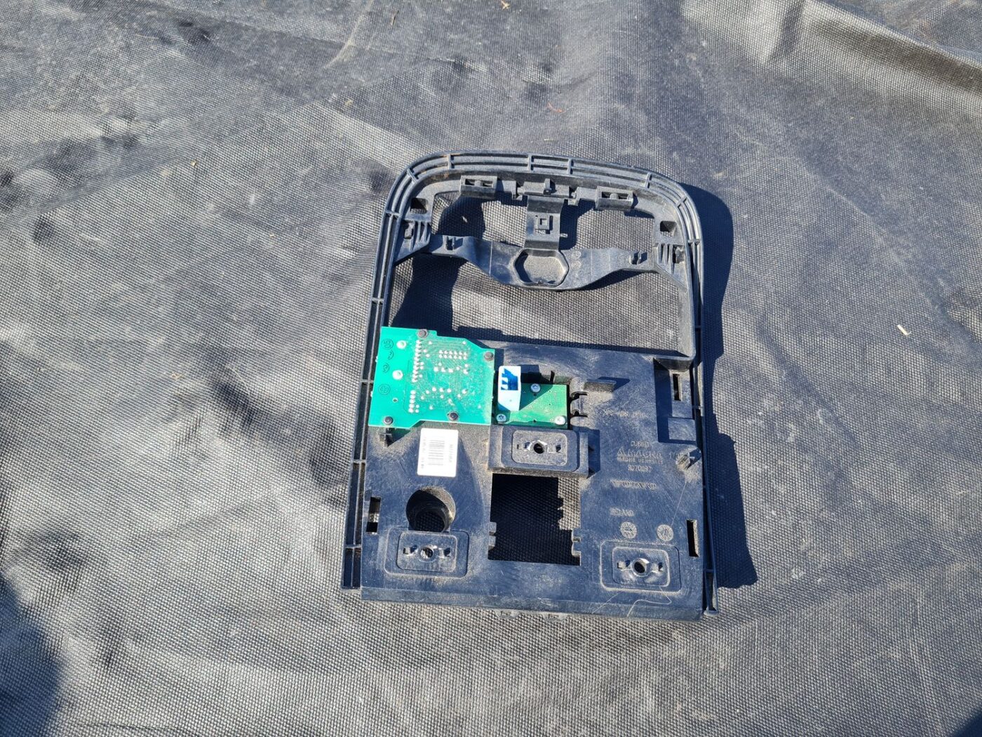 Salona apgaismojuma panelis priekš VOLVO S40 2007 2 Salona apgaismojuma panelis priekš VOLVO S40 2007