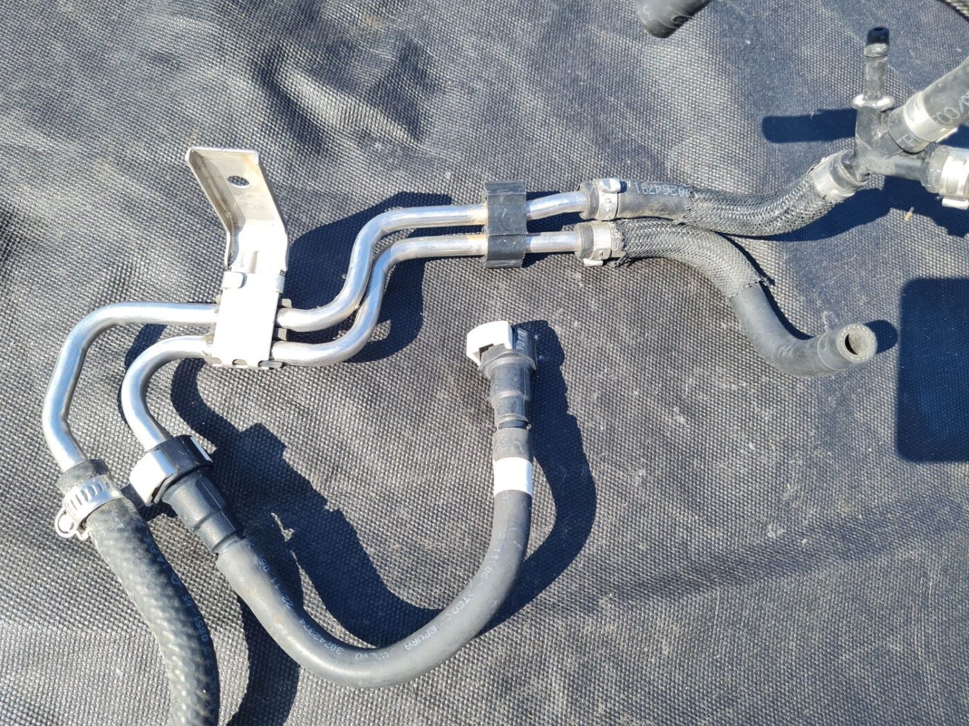 Degvielas caurules savienojums priekš VOLVO S40 2007 3 Degvielas caurules savienojums priekš VOLVO S40 2007