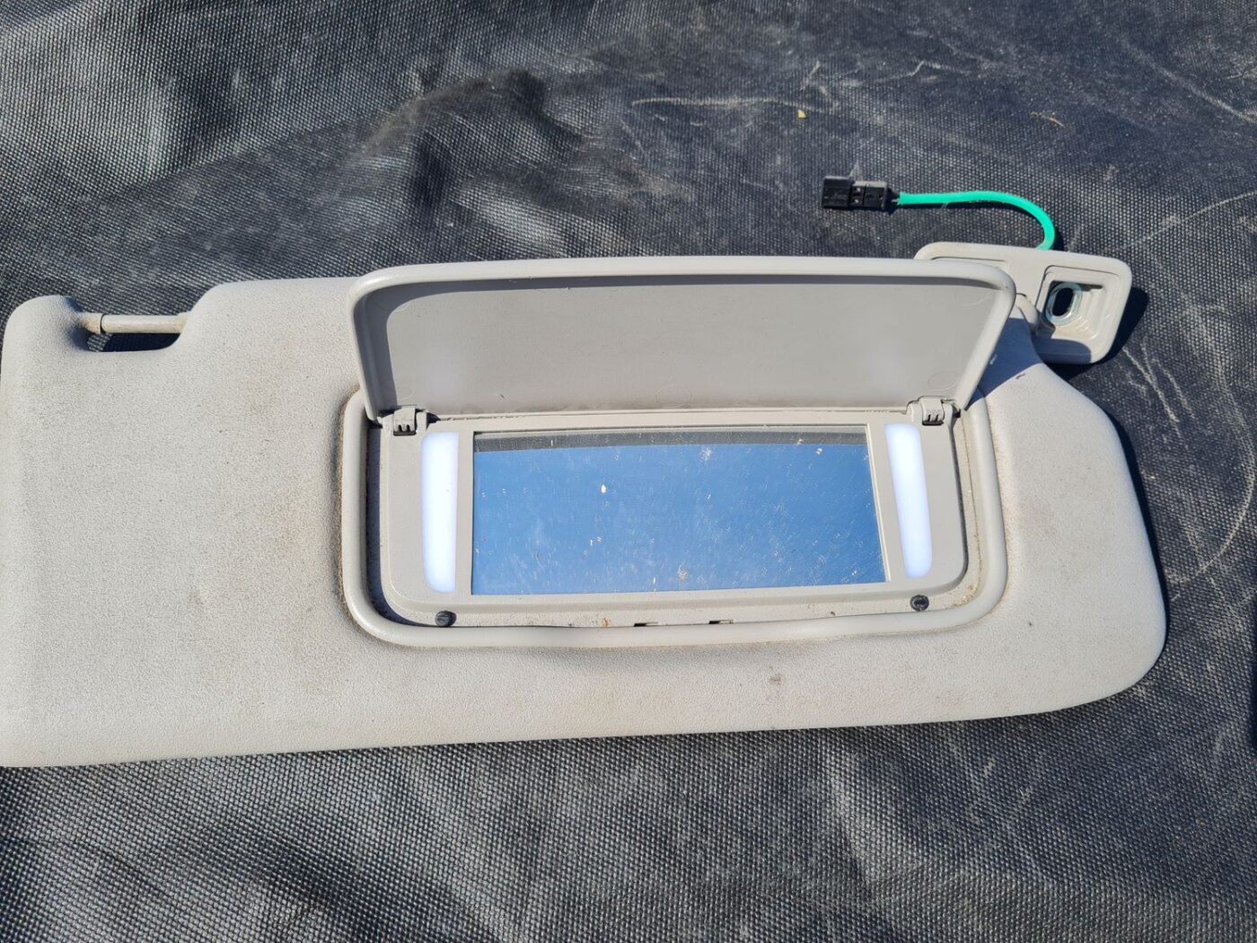 Saules aizsargs priekš VOLVO S40 2007 3 Saules aizsargs priekš VOLVO S40 2007