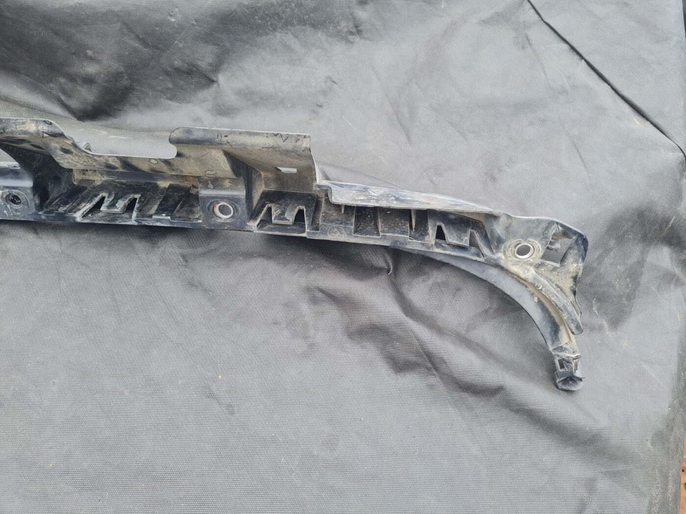 Aizmugurēja bufera kronšteins priekš BMW 330D E91 2008 TOURING