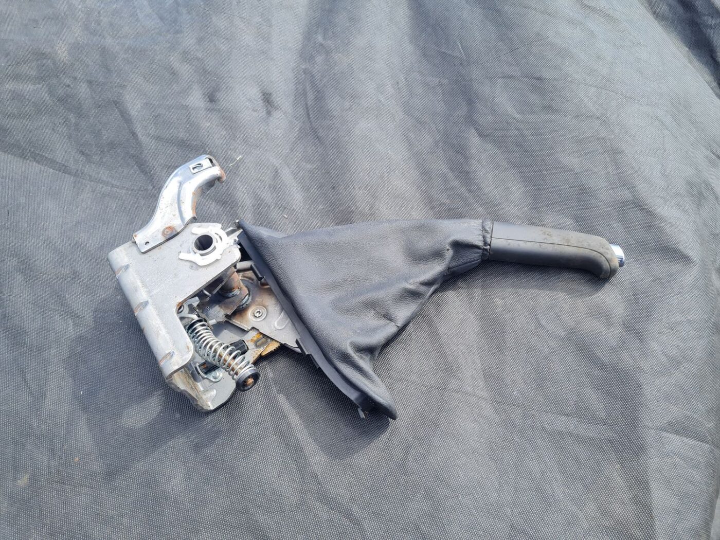 Stāvbremzes svira priekš OPEL ASTRA J 2011