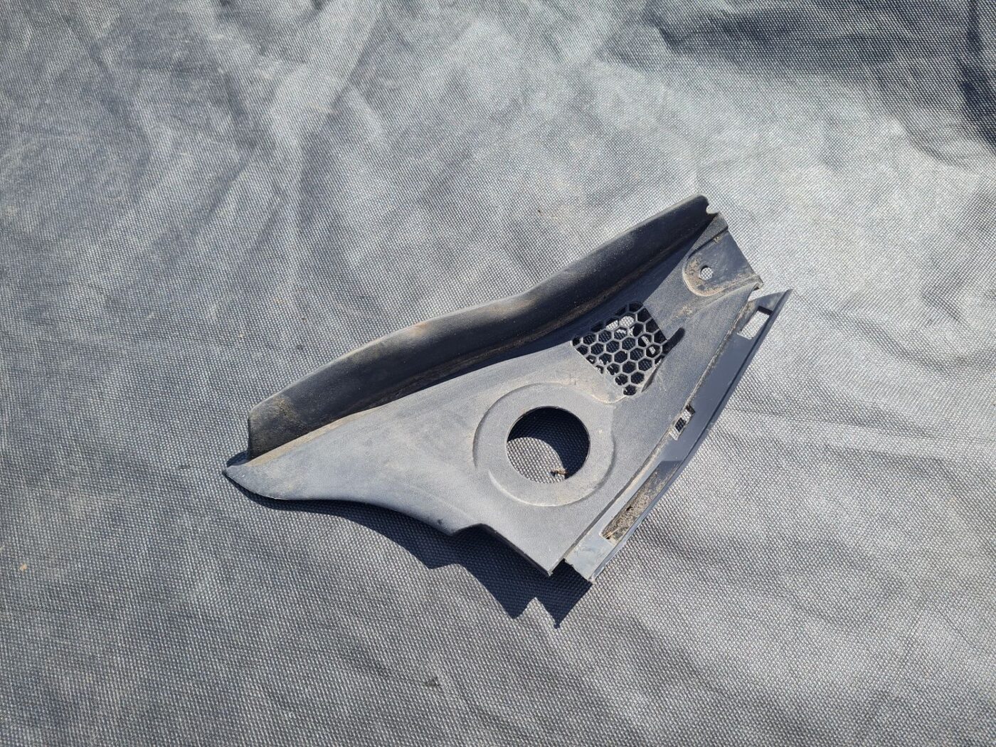 Vējstikla uzlikas (deflektora) režģis priekš OPEL ASTRA J 2011 3 Vējstikla uzlikas (deflektora) režģis priekš OPEL ASTRA J 2011