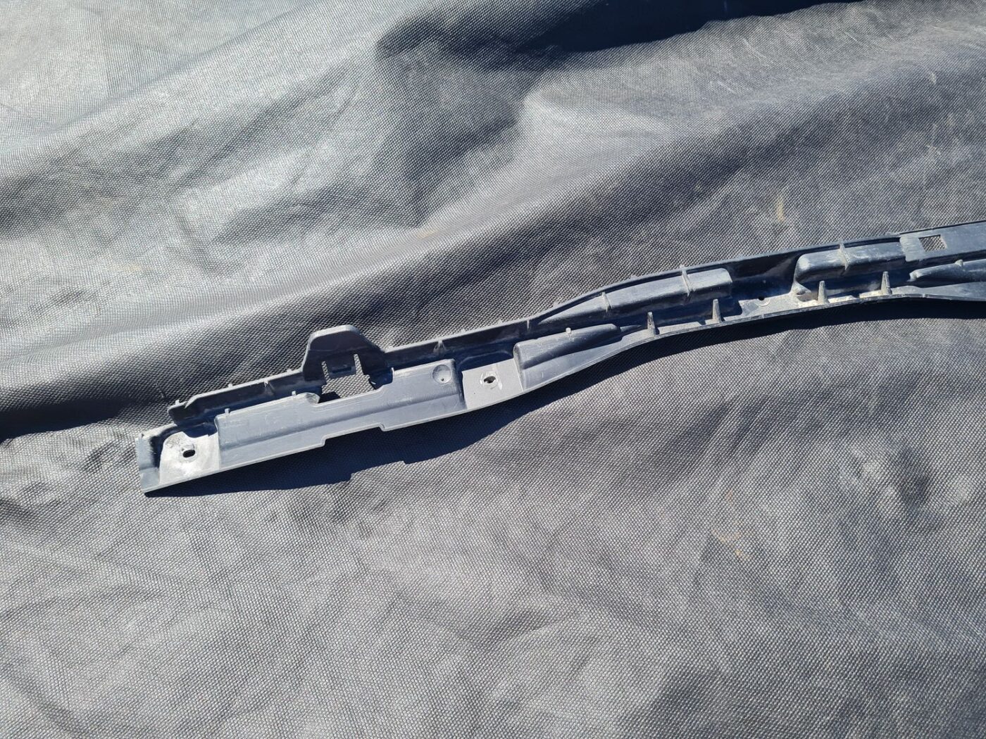 Aizmugurējā bufera centrālais stiprinājums priekš OPEL ASTRA H STATION WAGON 2007