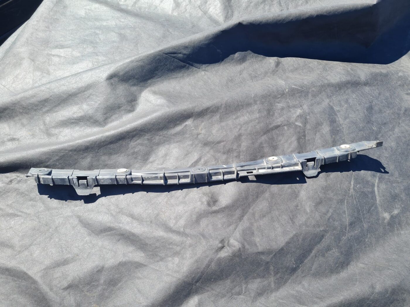 Aizmugurējā bufera centrālais stiprinājums priekš OPEL ASTRA H STATION WAGON 2007