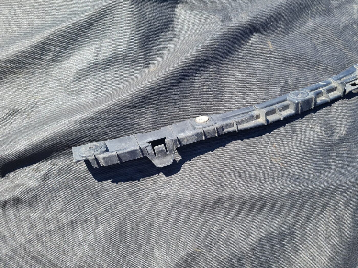 Aizmugurējā bufera centrālais stiprinājums priekš OPEL ASTRA H STATION WAGON 2007