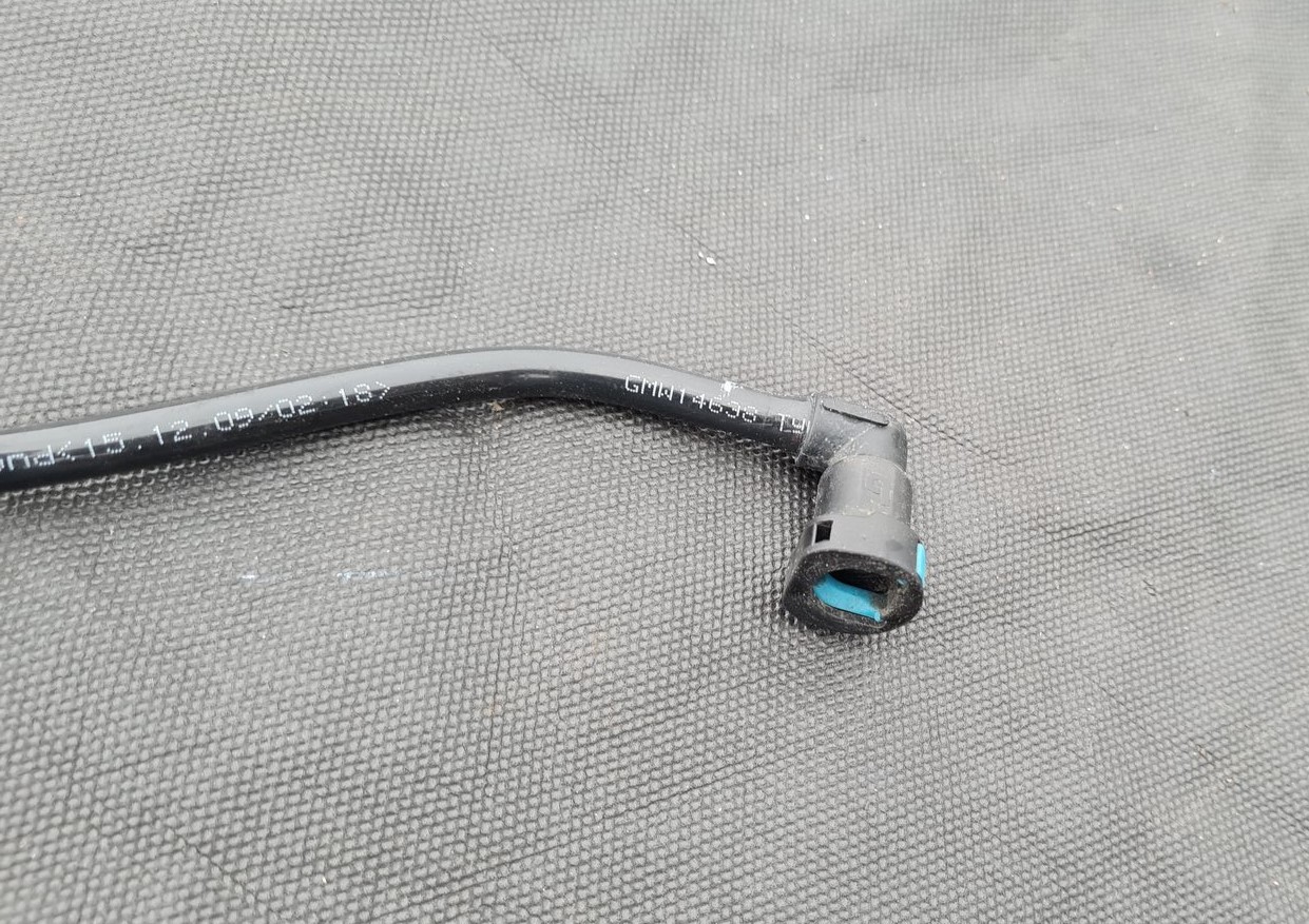 Degvielas caurule priekš OPEL INSIGNIA SPORTS TOURER 2010