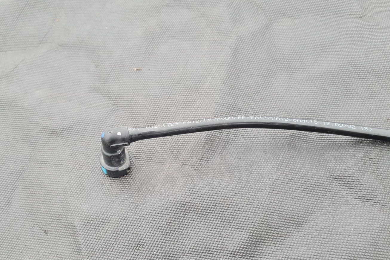 Degvielas caurule priekš OPEL INSIGNIA SPORTS TOURER 2010