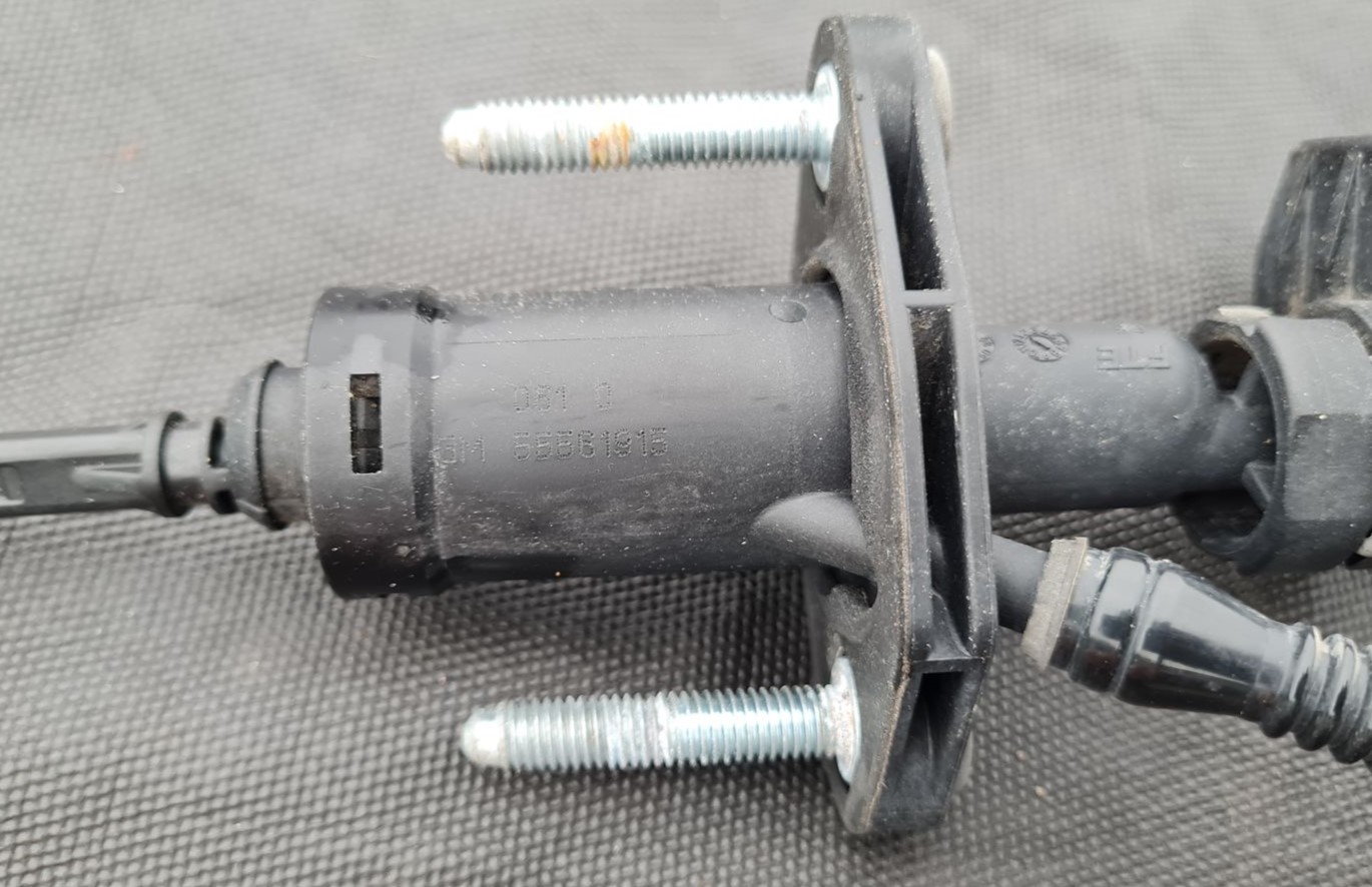 Sajūga galvenais cilindrs priekš OPEL INSIGNIA SPORTS TOURER 2010