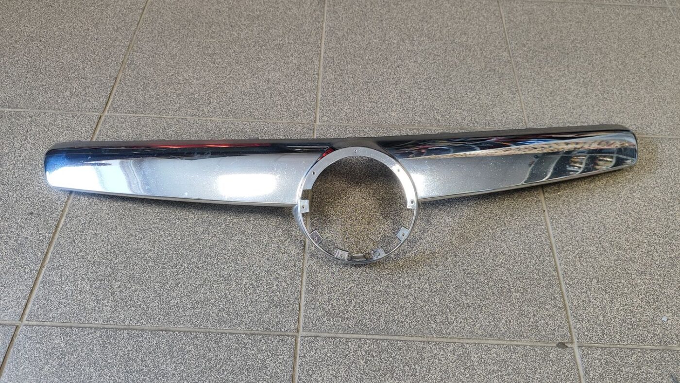 Priekšējā režģa hromēta uzlika priekš OPEL INSIGNIA SPORTS TOURER 2013