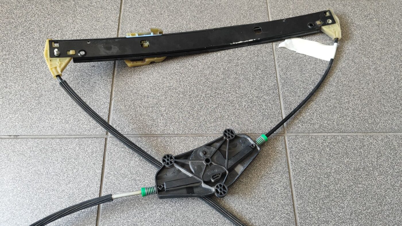 Stikla pacelšanas mehānisms priekšējais kreisais priekš AUDI A4 2007 9 Stikla pacelšanas mehānisms priekšējais kreisais priekš AUDI A4 2007