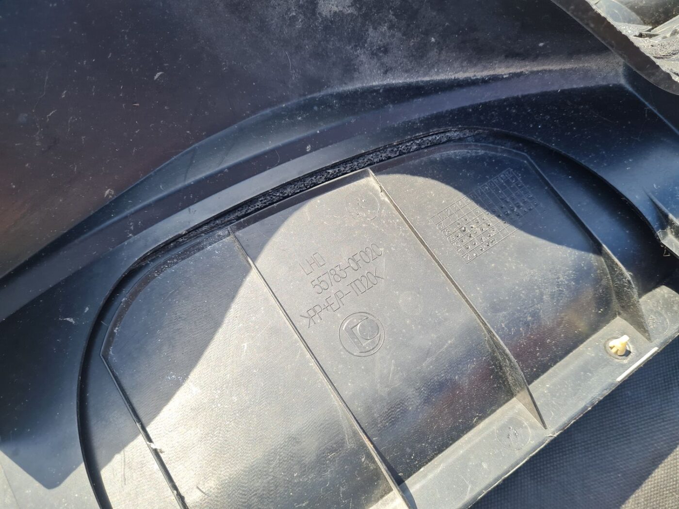 Vējstikla uzlika (deflektors) priekš TOYOTA VERSO 2012 4 Vējstikla uzlika (deflektors) priekš TOYOTA VERSO 2012