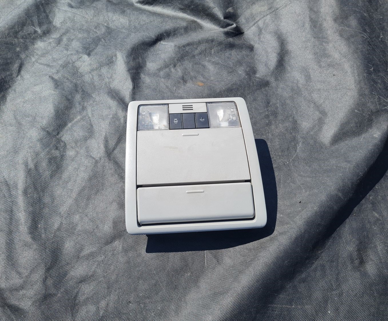 Salona apgaismojuma panelis priekš TOYOTA VERSO 2012 1 Salona apgaismojuma panelis priekš TOYOTA VERSO 2012