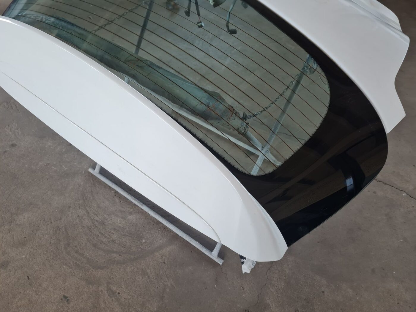 Bagāžnieka vāks priekš TOYOTA VERSO 2012 10 Bagāžnieka vāks priekš TOYOTA VERSO 2012