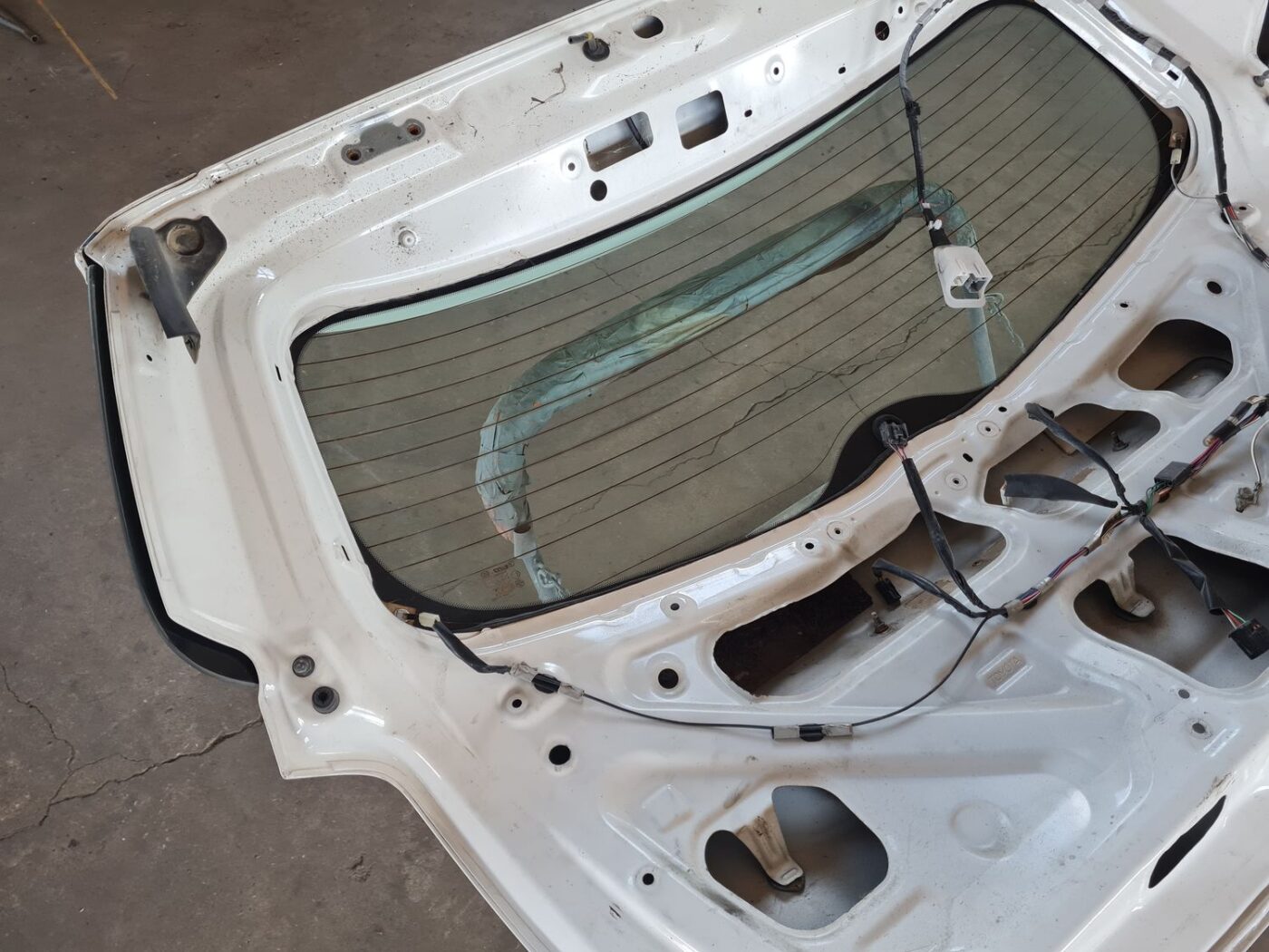 Bagāžnieka vāks priekš TOYOTA VERSO 2012 7 Bagāžnieka vāks priekš TOYOTA VERSO 2012