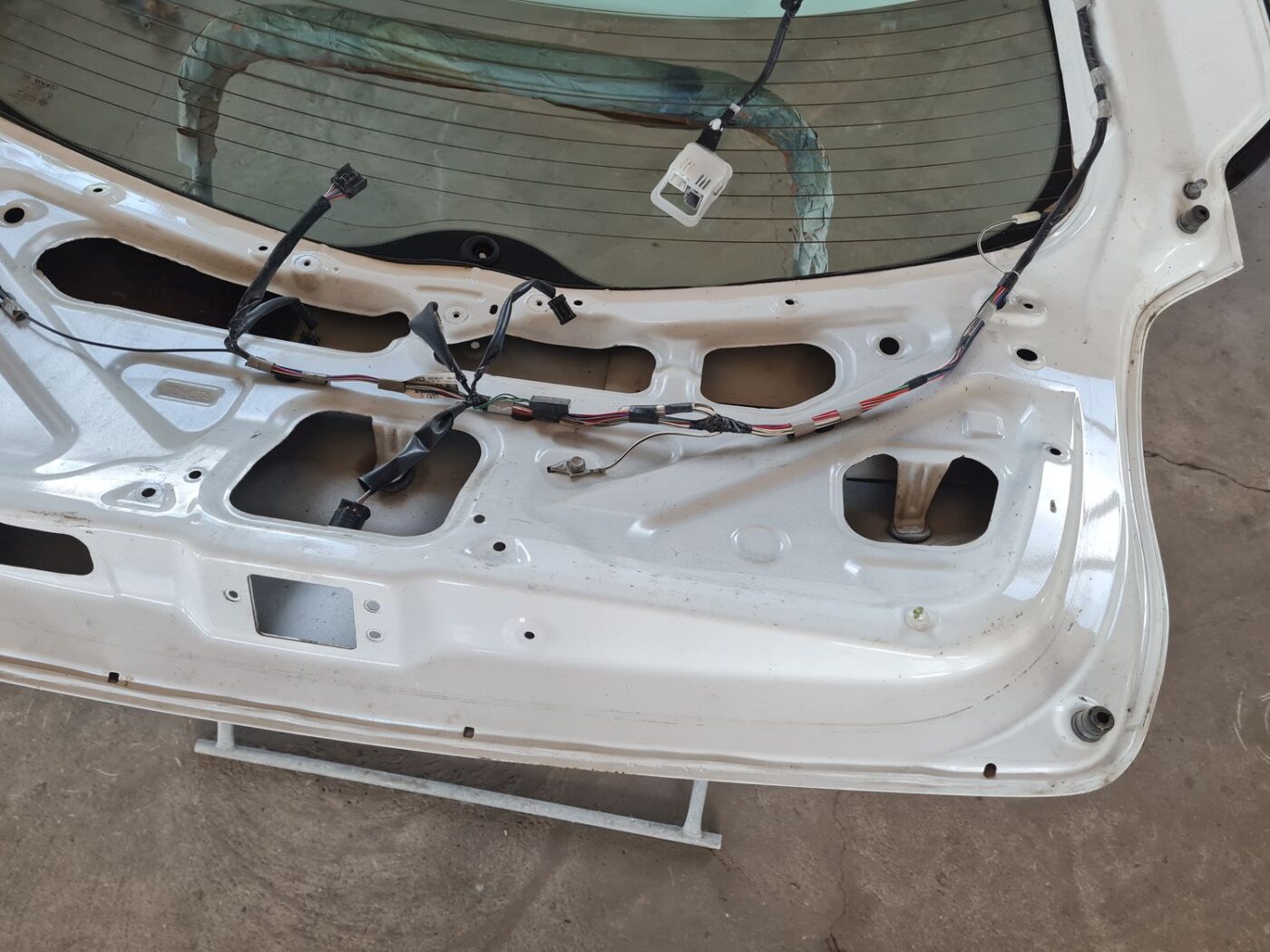 Bagāžnieka vāks priekš TOYOTA VERSO 2012 5 Bagāžnieka vāks priekš TOYOTA VERSO 2012