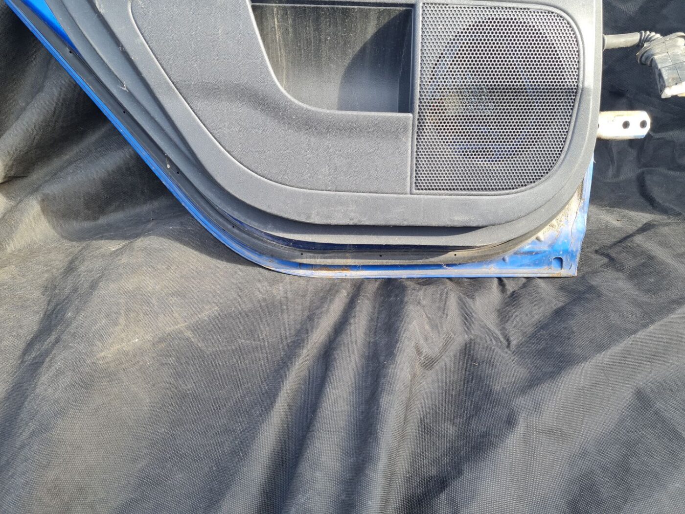 Aizmugurējās kreisās durvis priekš MITSUBISHI LANCER 2009 4 Aizmugurējās kreisās durvis priekš MITSUBISHI LANCER 2009