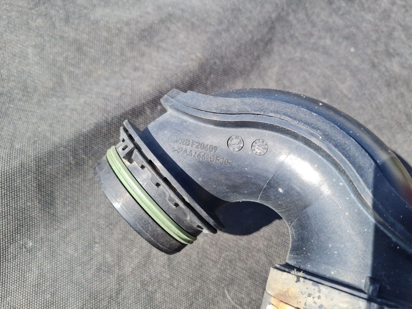 Interkulera caurule priekš OPEL INSIGNIA SPORTS TOURER 2013 4 Interkulera caurule priekš OPEL INSIGNIA SPORTS TOURER 2013