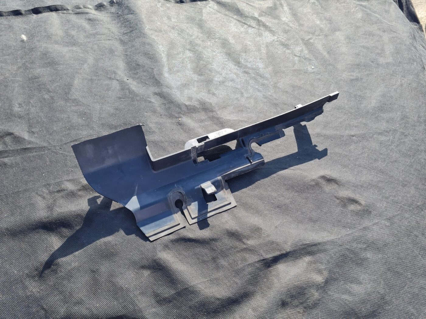 Ieplūdes gaisa deflektors/Difuzors priekš RENAULT LAGUNA 2011