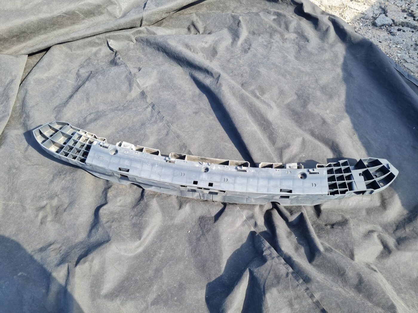 Aizmugurēja bufera kronšteins priekš RENAULT LAGUNA 2011