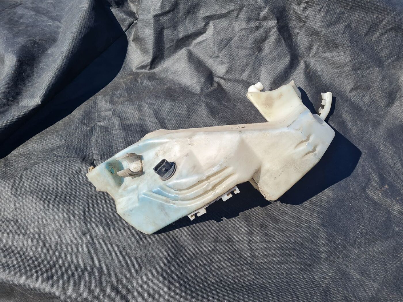 Mazgātāja šķidruma tvertne priekš AUDI A4 2003