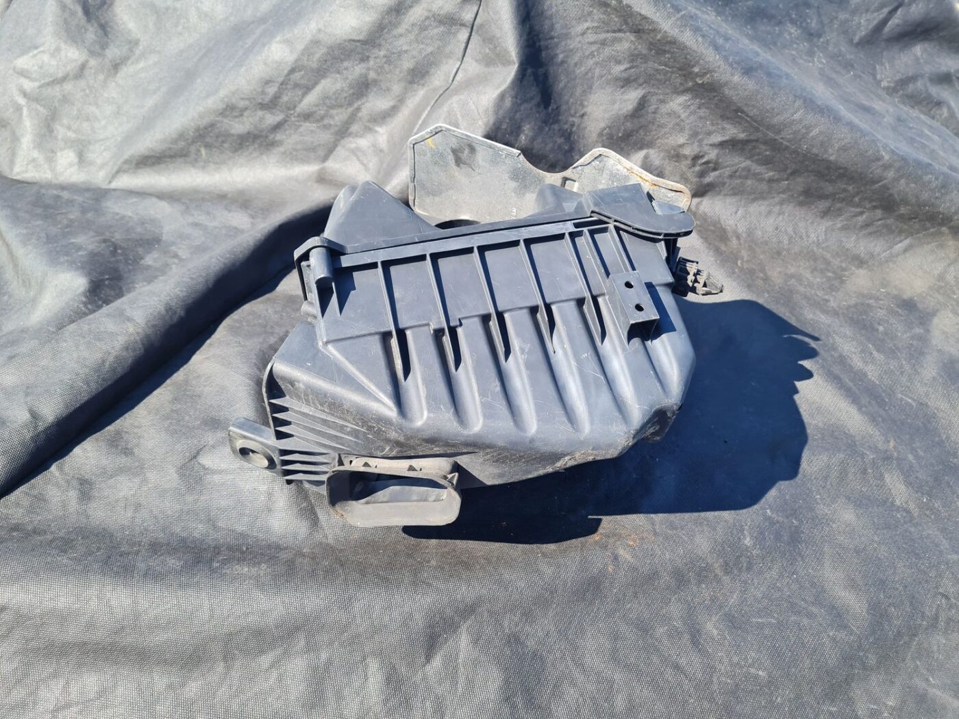 Gaisa filtra korpuss priekš AUDI A4 2003 1 Gaisa filtra korpuss priekš AUDI A4 2003