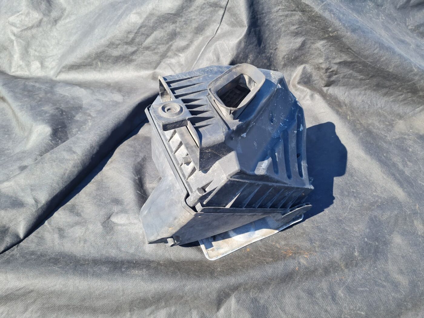 Gaisa filtra korpuss priekš AUDI A4 2003 2 Gaisa filtra korpuss priekš AUDI A4 2003