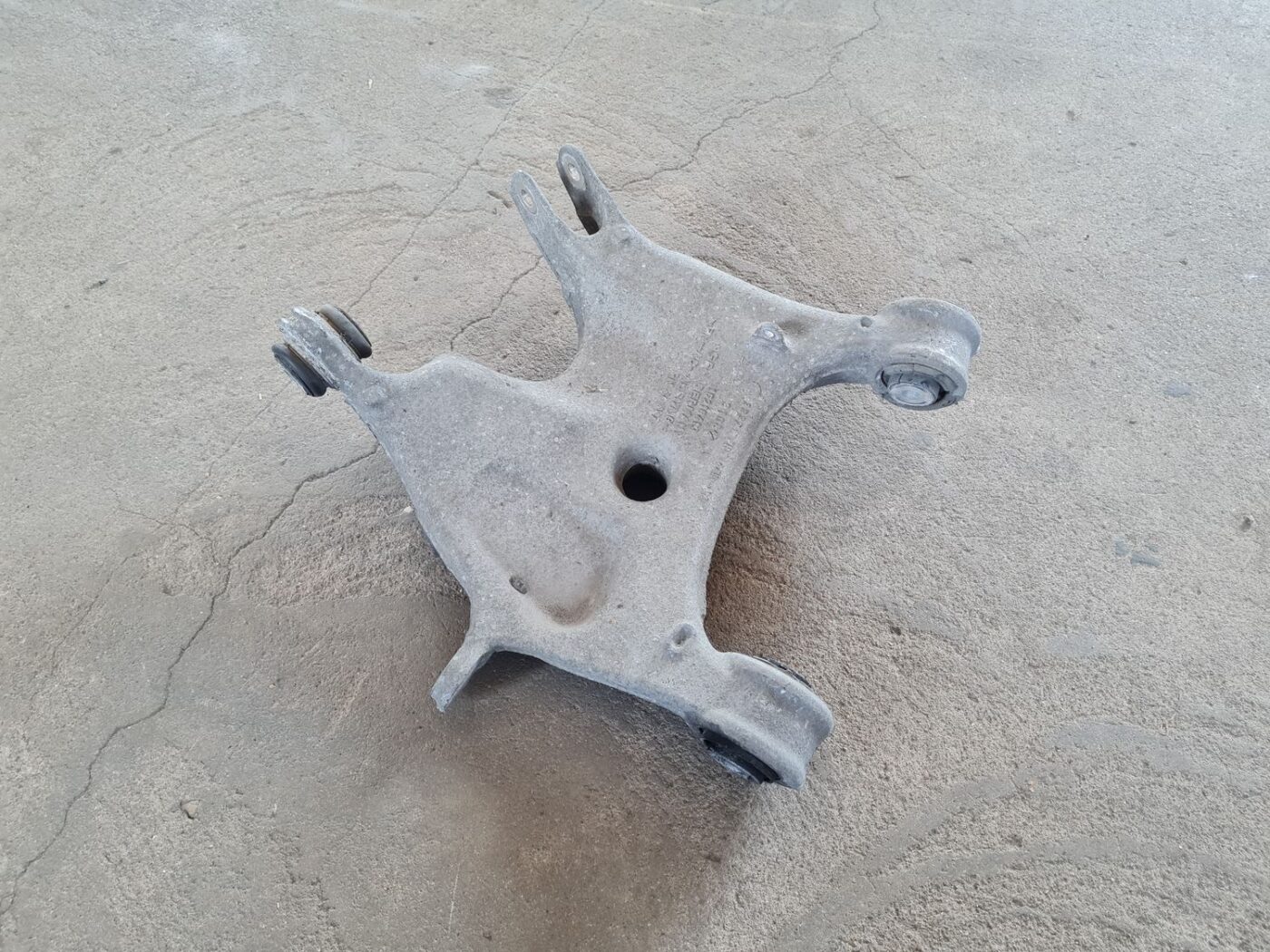 Aizmugures piekares svira priekš BMW 520D F11 2011 TOURING 1 Aizmugures piekares svira priekš BMW 520D F11 2011 TOURING