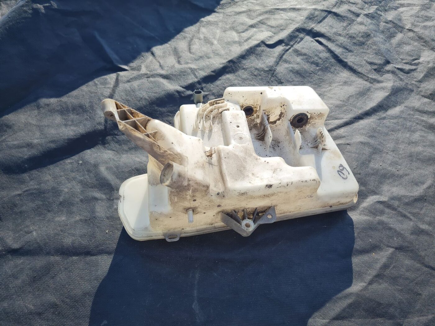 Mazgātāja šķidruma tvertne priekš BMW 525 E60 2006 OLIVE 3 Mazgātāja šķidruma tvertne priekš BMW 525 E60 2006 OLIVE