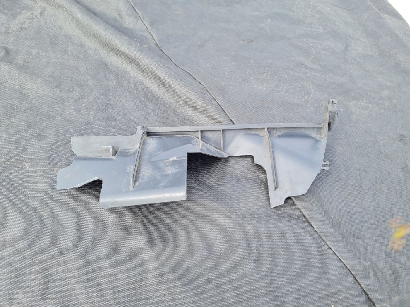 Ieplūdes gaisa deflektors/Difuzors priekš RENAULT MEGANE 2011