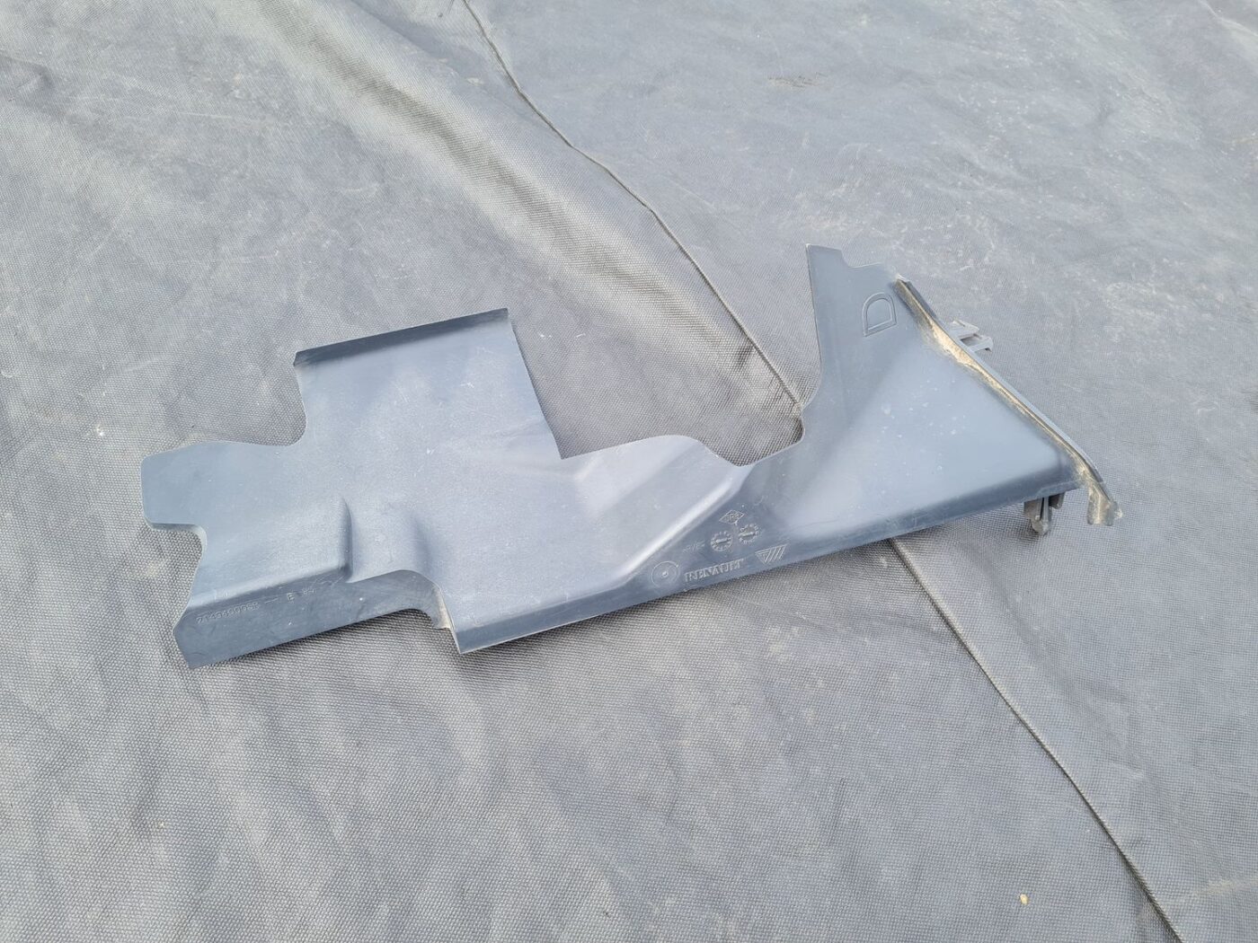 Ieplūdes gaisa deflektors/Difuzors priekš RENAULT MEGANE 2011