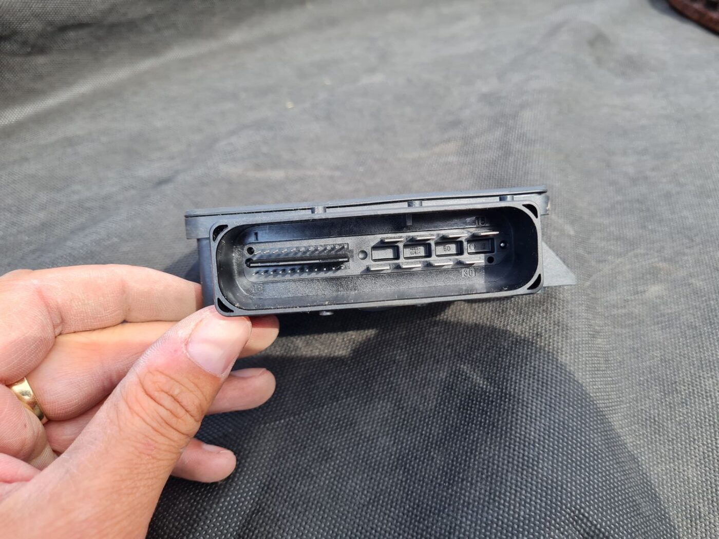 Stāvbremzes vadības bloks priekš RENAULT MEGANE 2011 4 Stāvbremzes vadības bloks priekš RENAULT MEGANE 2011