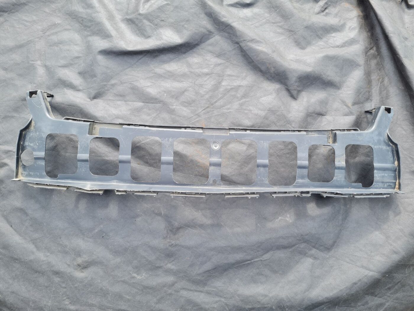 Priekšēja bufera kronšteins priekš MERCEDES BENZ CLS 320 2005 1 Priekšēja bufera kronšteins priekš MERCEDES BENZ CLS 320 2005