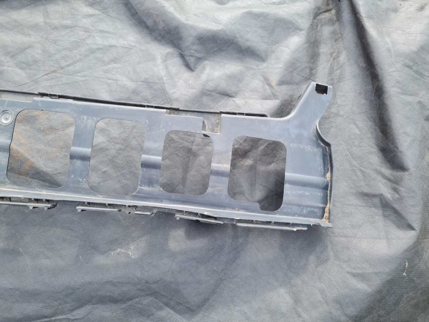 Priekšēja bufera kronšteins priekš MERCEDES BENZ CLS 320 2005 6 Priekšēja bufera kronšteins priekš MERCEDES BENZ CLS 320 2005