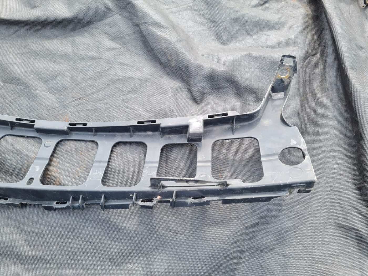 Priekšēja bufera kronšteins priekš MERCEDES BENZ CLS 320 2005 3 Priekšēja bufera kronšteins priekš MERCEDES BENZ CLS 320 2005